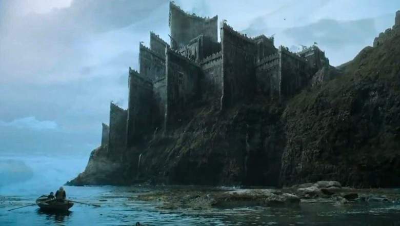 EVERYTHING] I just noticed Dragonstone in the intro doesn't really look  anything like Dragonstone in the actual show : r/gameofthrones