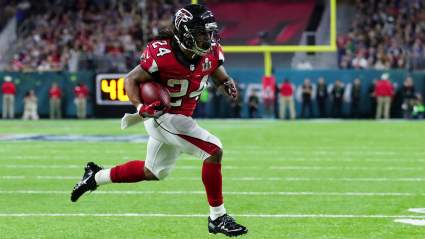 Devonta Freeman’s Contract: Comparing It to Other NFL RBs