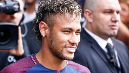 Neymar to PSG: Fans Line Up Around The Block For New Jersey