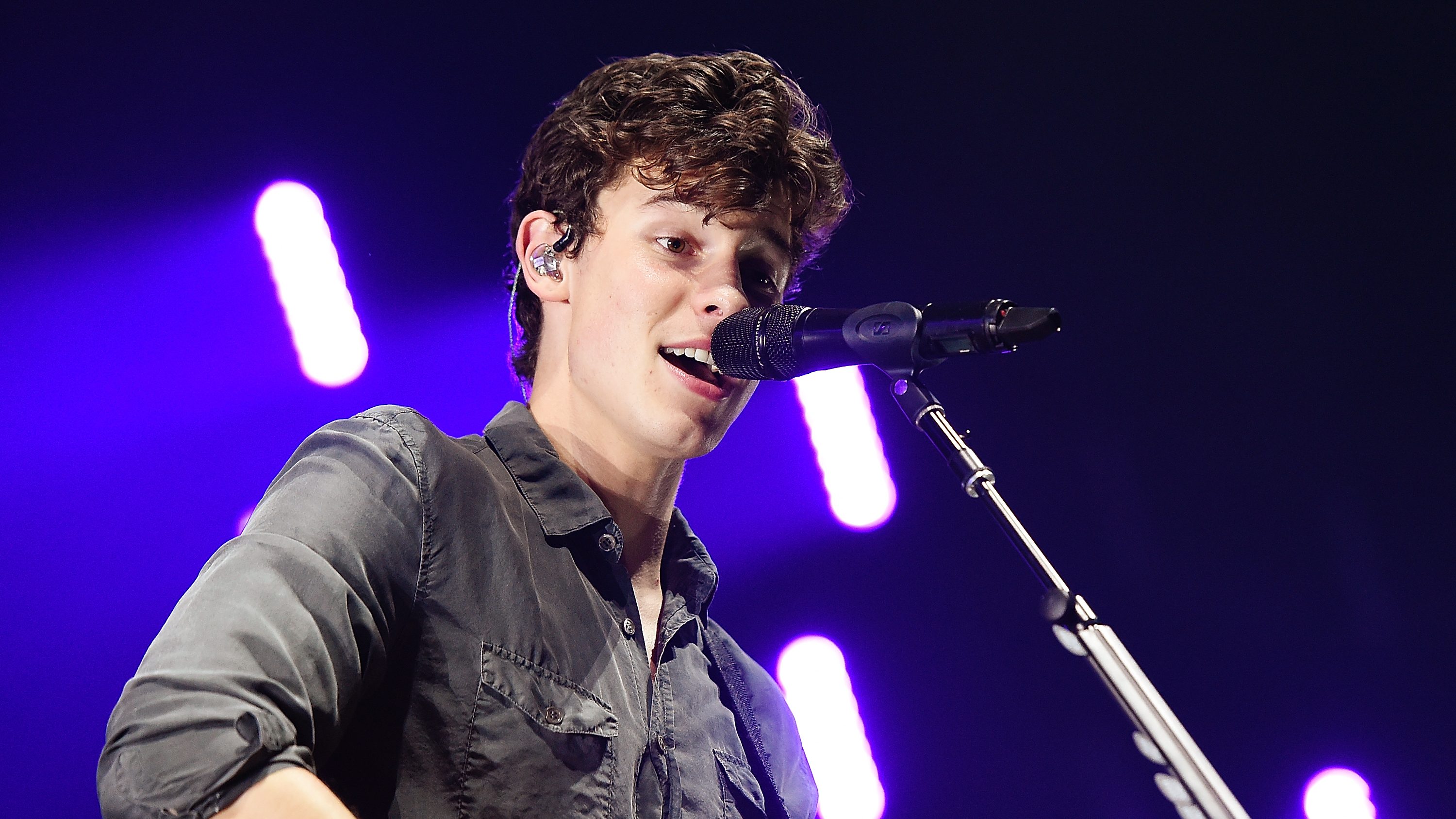 Shawn Mendes Net Worth 2016 : Shawn Mendes Biography Net Worth Age.