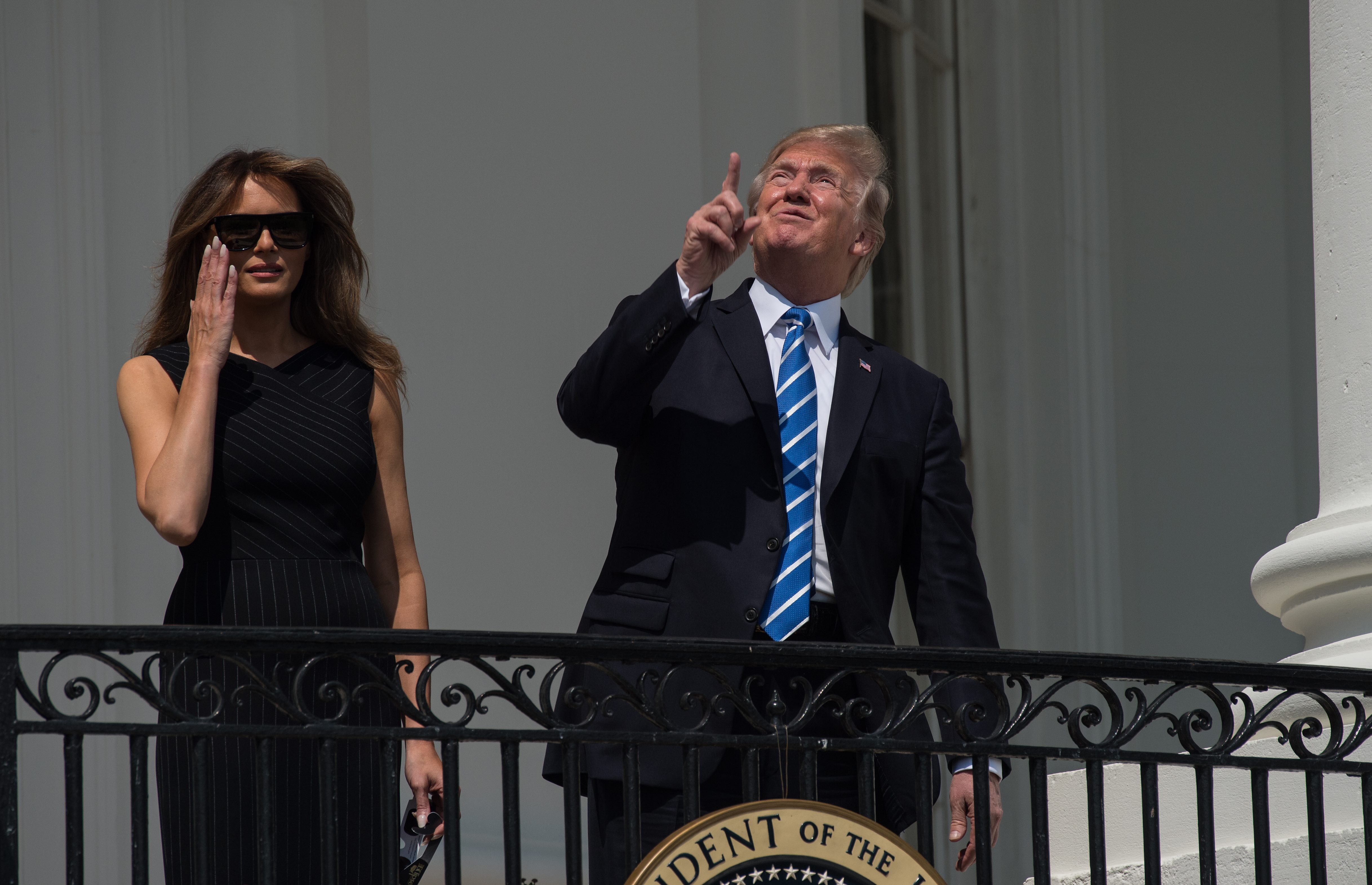 PHOTOS: President Trump, Melania, & Barron View Eclipse | Heavy.com