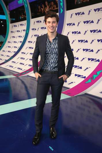 Shawn MEndes red carpet, Shawn Mendes VMAs red carpet, Shawn Mendes VMAs