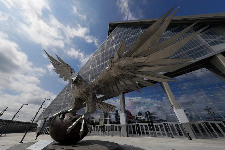 falcon statue, mercedes benz stadium, new falcons, location, capacity