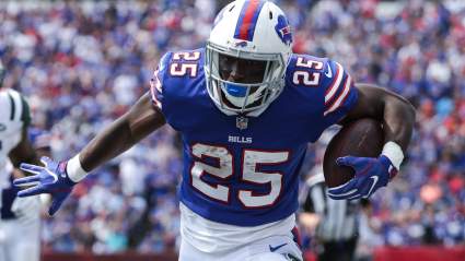 LeSean McCoy Injury: Bills RB Leaves Game Holding Wrist