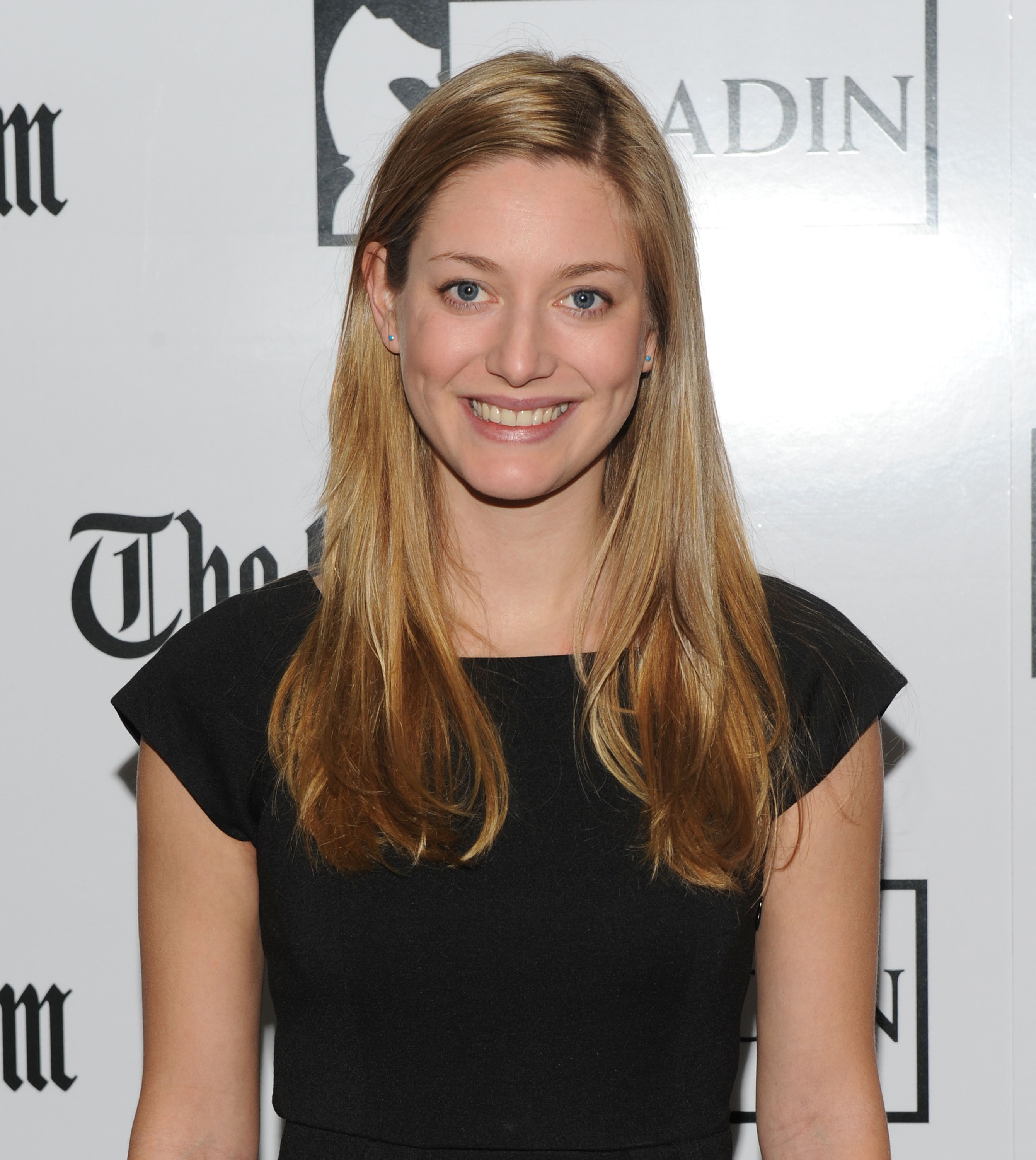 Zoe Perry Hot