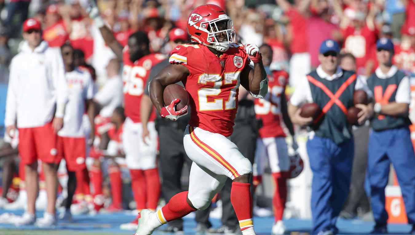 Kareem Hunt Reportedly Pleaded With Chiefs To Reconsider Release 8857