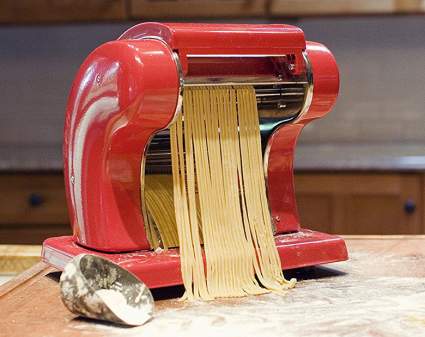 https://heavy.com/wp-content/uploads/2017/09/weston-electric-pasta-machine.jpg?quality=65&strip=all&w=425