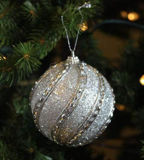 silver christmas ornaments, round christmas ornaments
