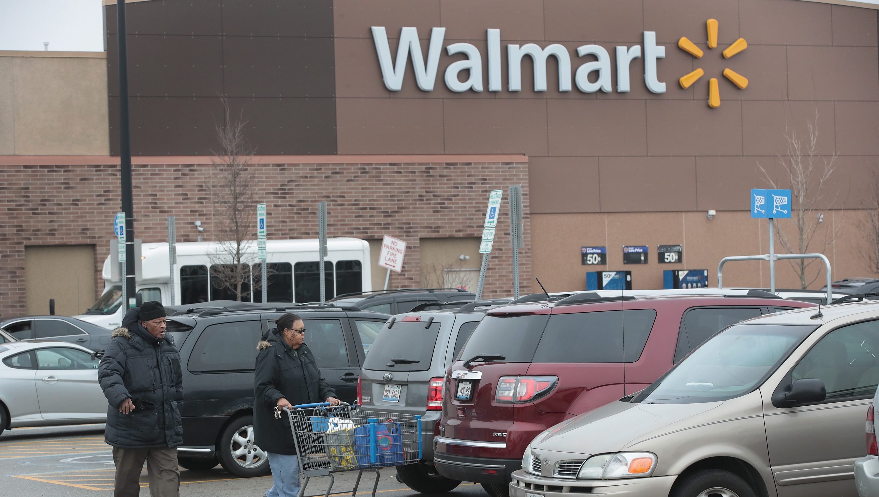 Walmart Announces COVID-19 Bonuses & Thanksgiving Closure