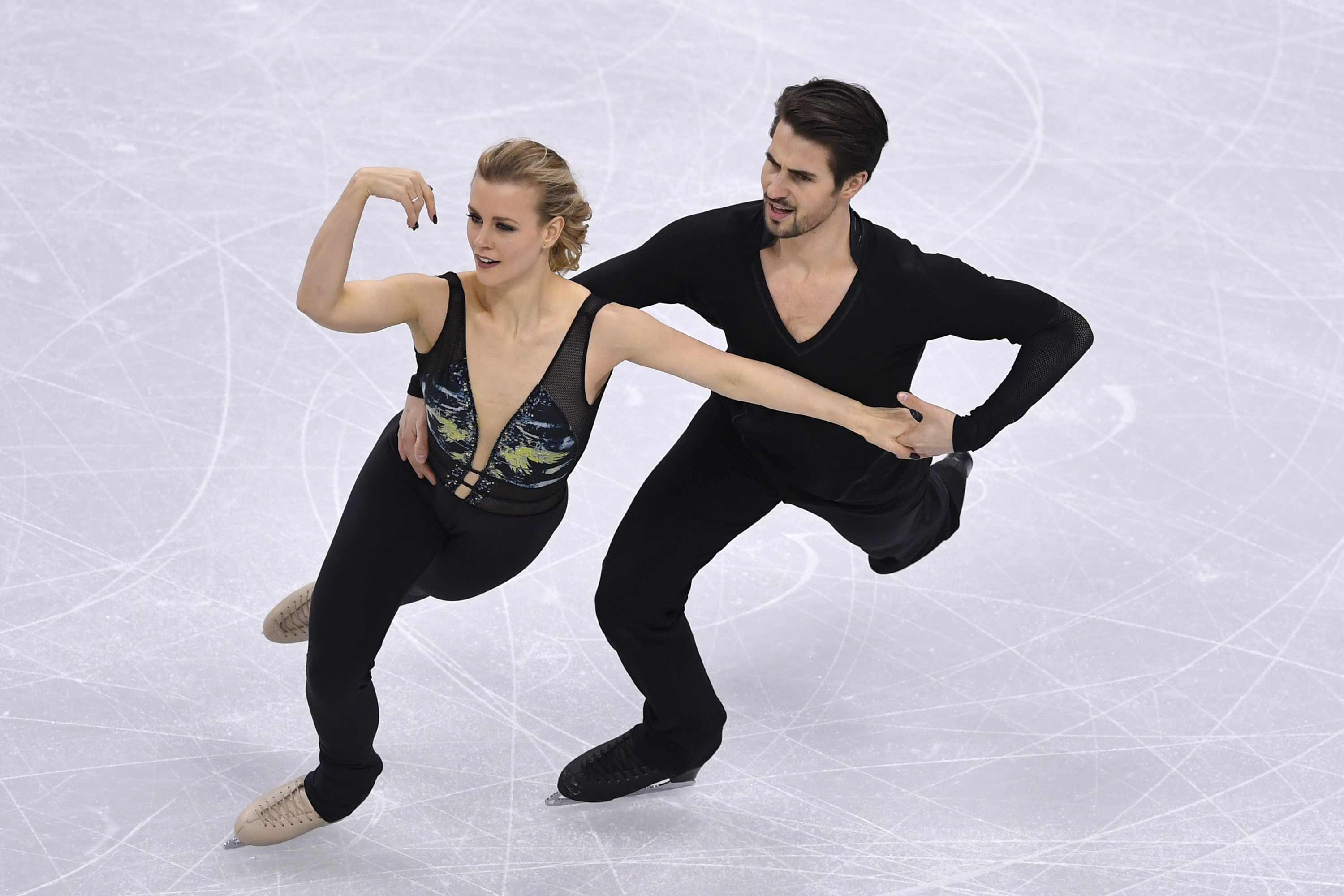 Madison Hubbell Zachary Donohue 5 Fast Facts Heavy Com   Gettyimages 635550800 