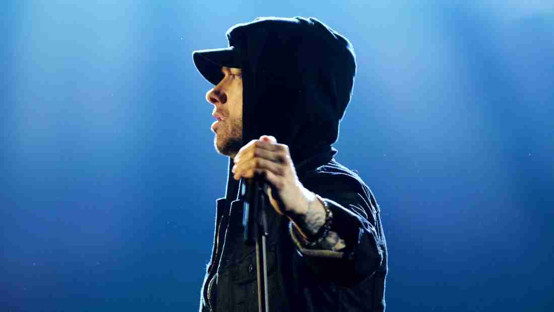 Twitter Reacts to Eminem’s MGK Diss ‘Killshot’ | Heavy.com