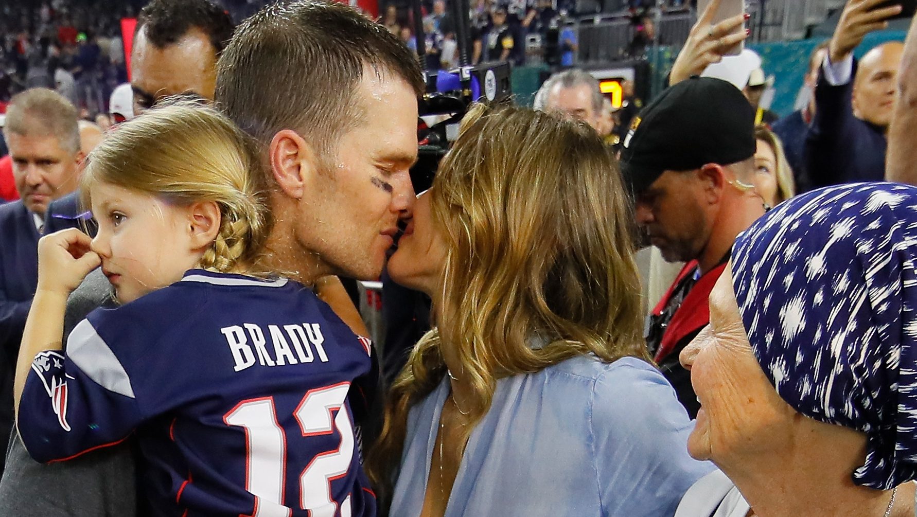 Lfgtom Brady Kisses Son 72