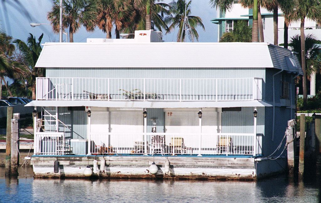Andrew Cunanan Hide Out, Andrew Cunanan House Boat