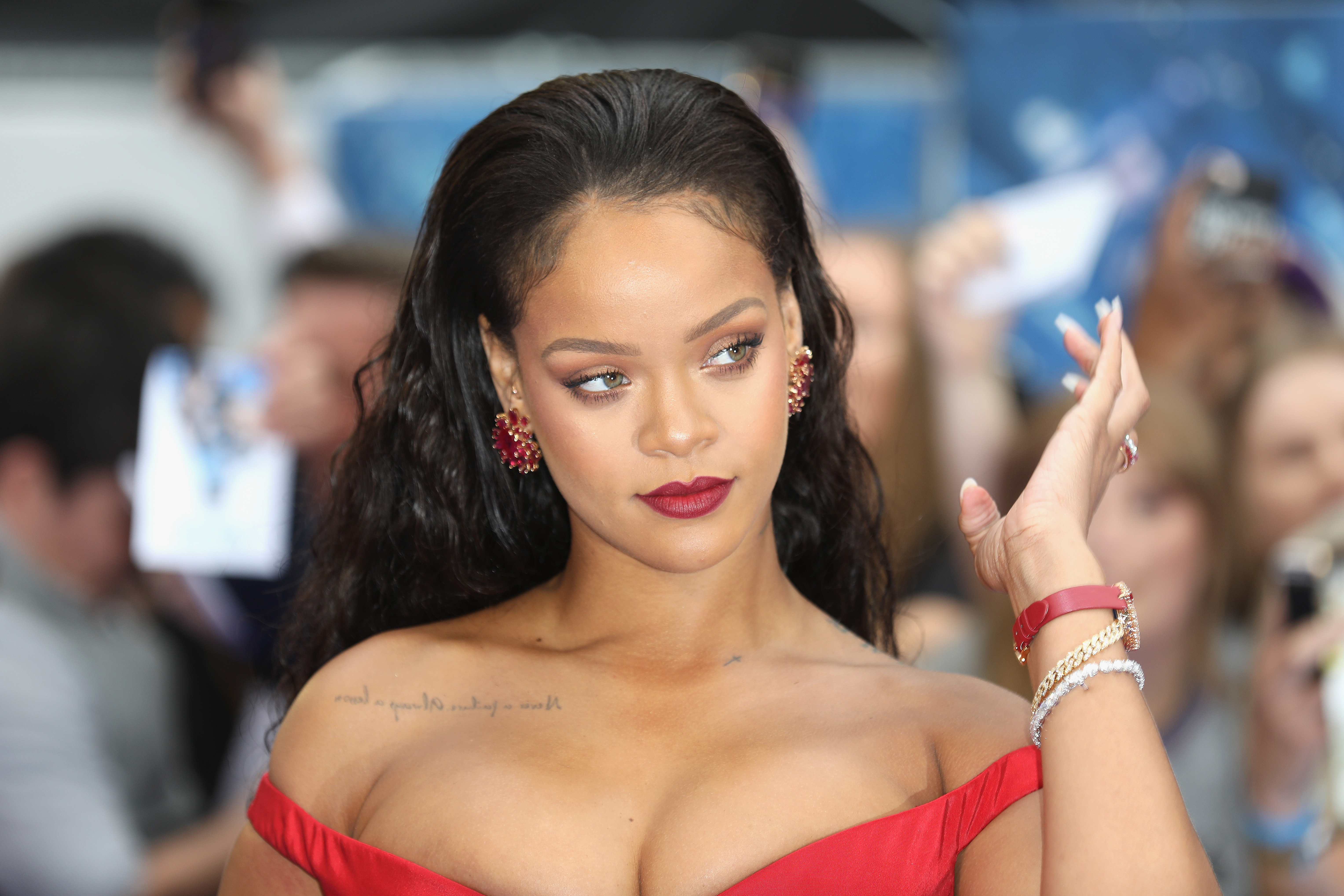 Rihanna Net Worth 5 Fast Facts You Need to Know