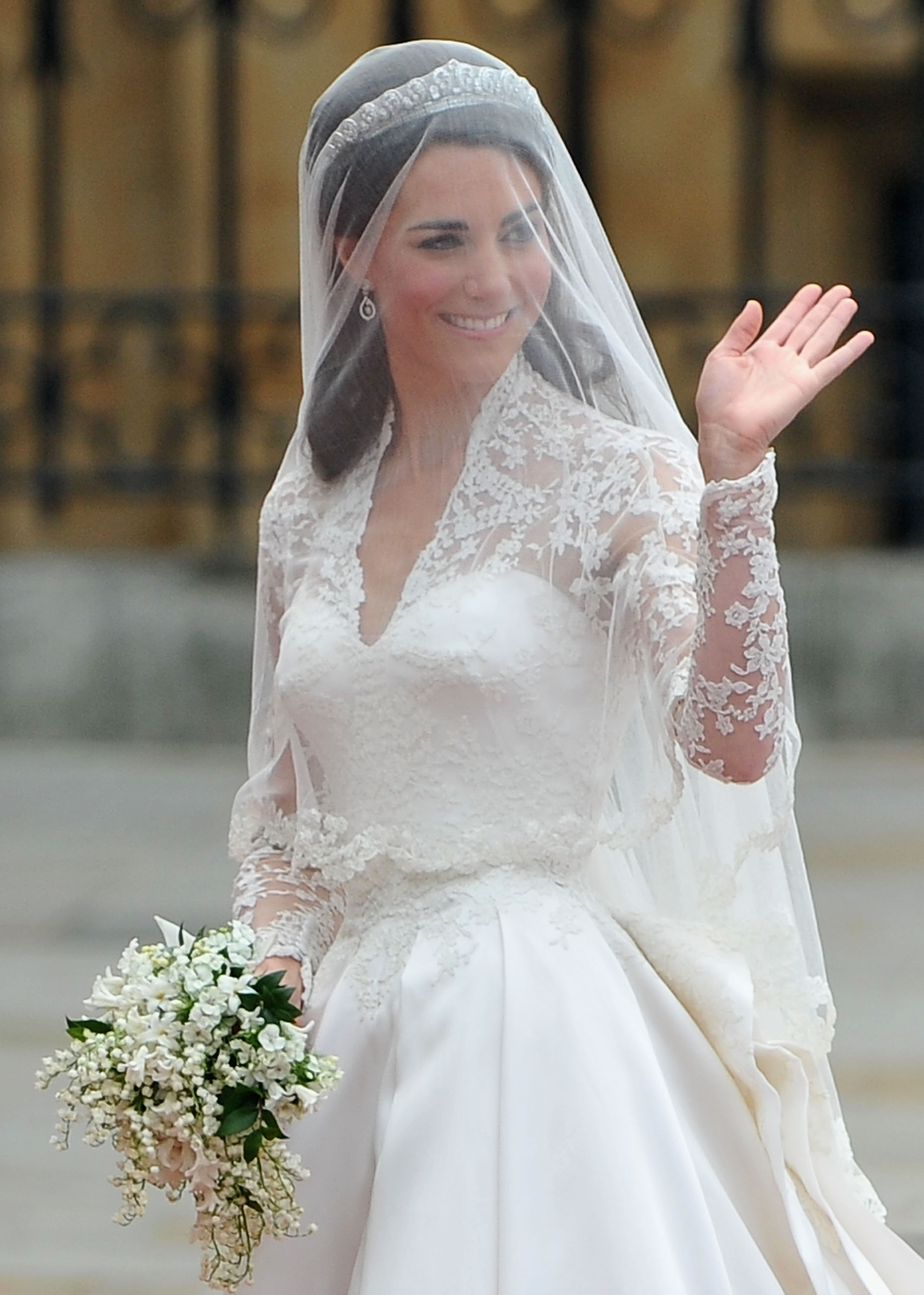 Kate Middletons Wedding Dress Photos And Details 