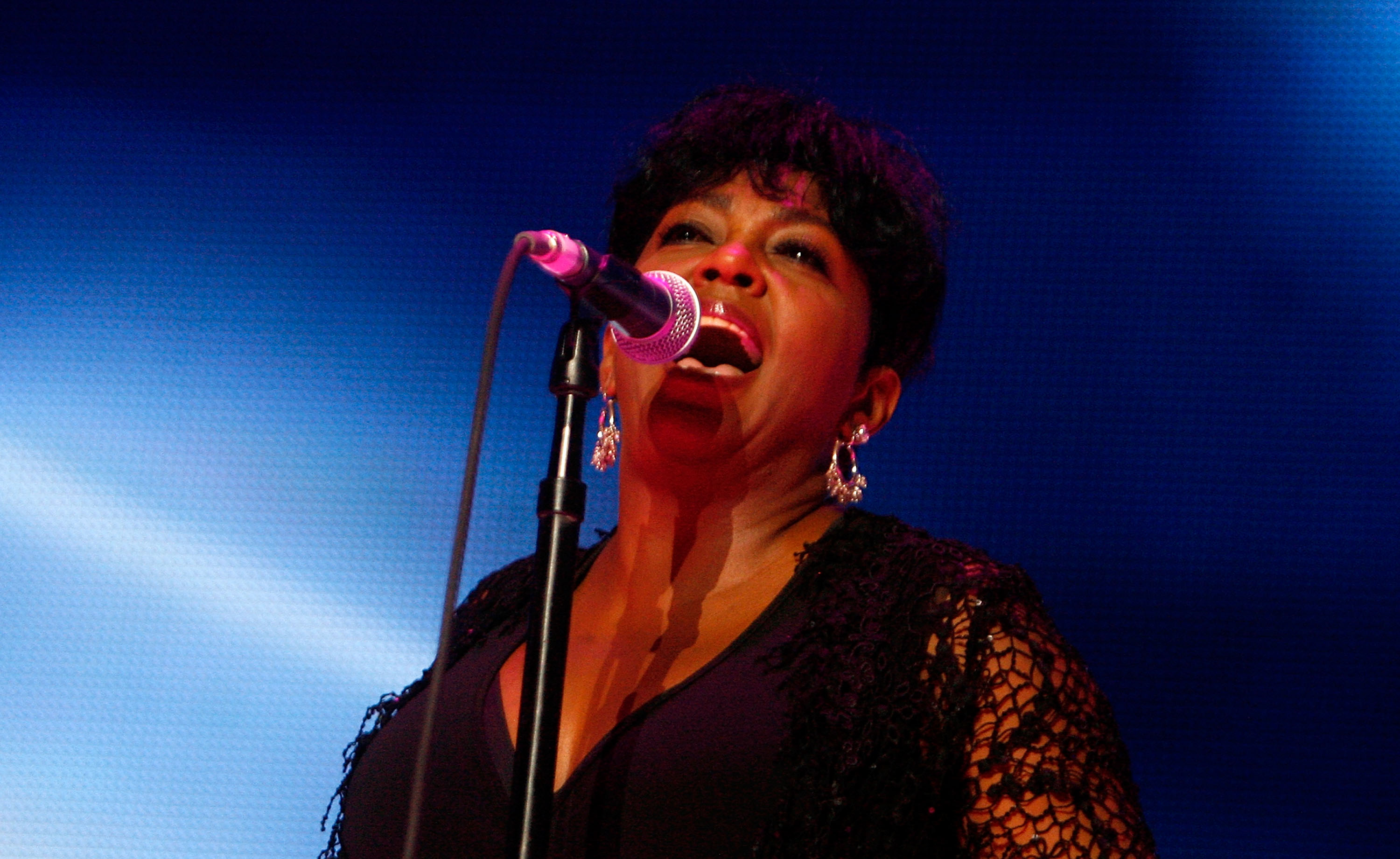 Anita Baker Net Worth 5 Fast Facts You Need to Know