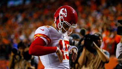 Patrick Mahomes’ Left-Handed Pass Keys Chiefs Comeback