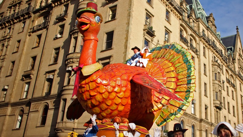 Thanksgiving parade on outlet roku