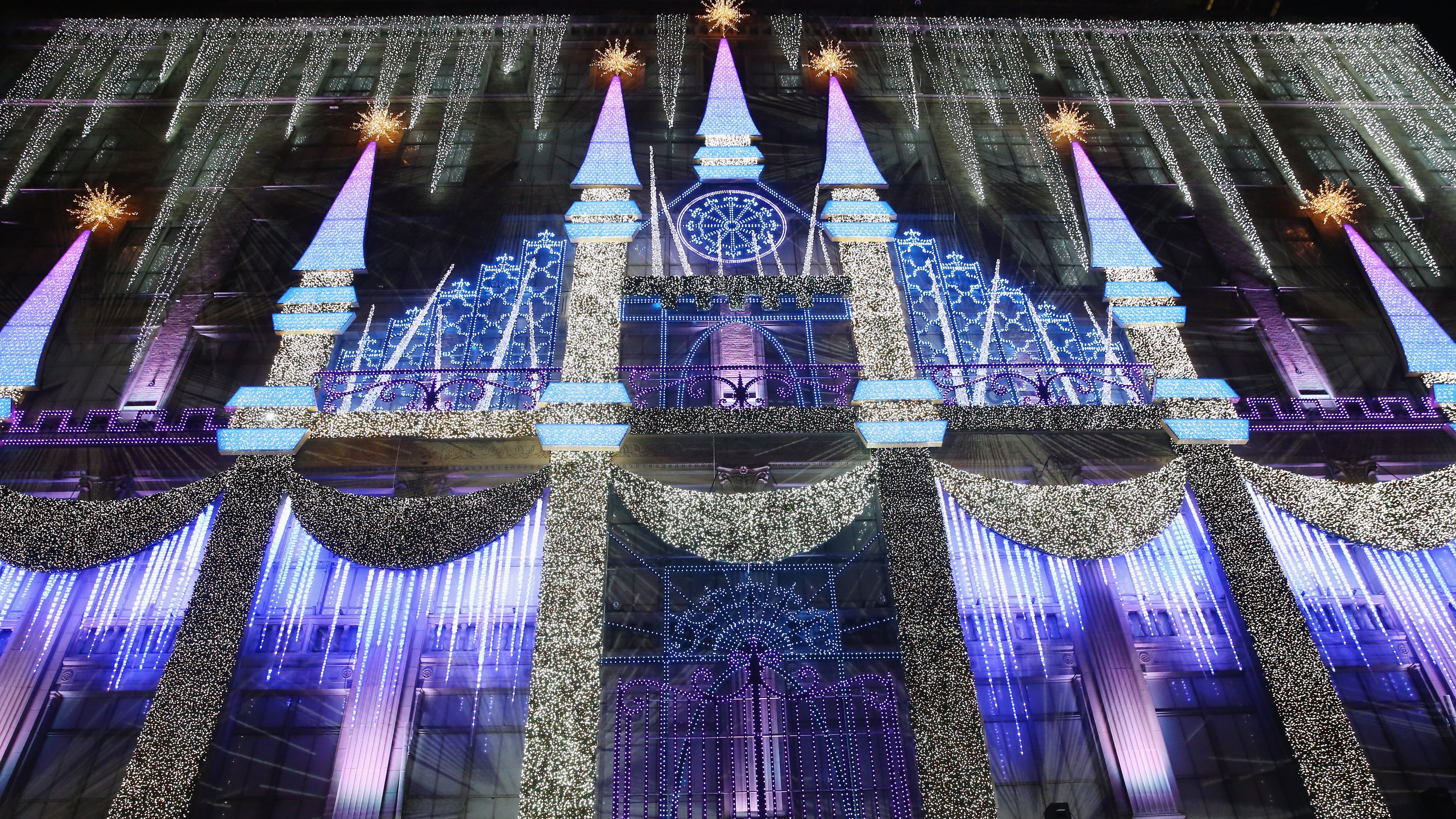 How to LiveStream the Saks Holiday Window Unveiling
