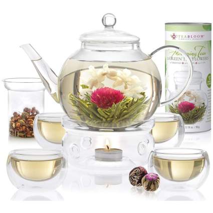 Glass tea pot with blooming tea