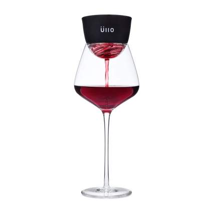 Ullo filter on red wine glass