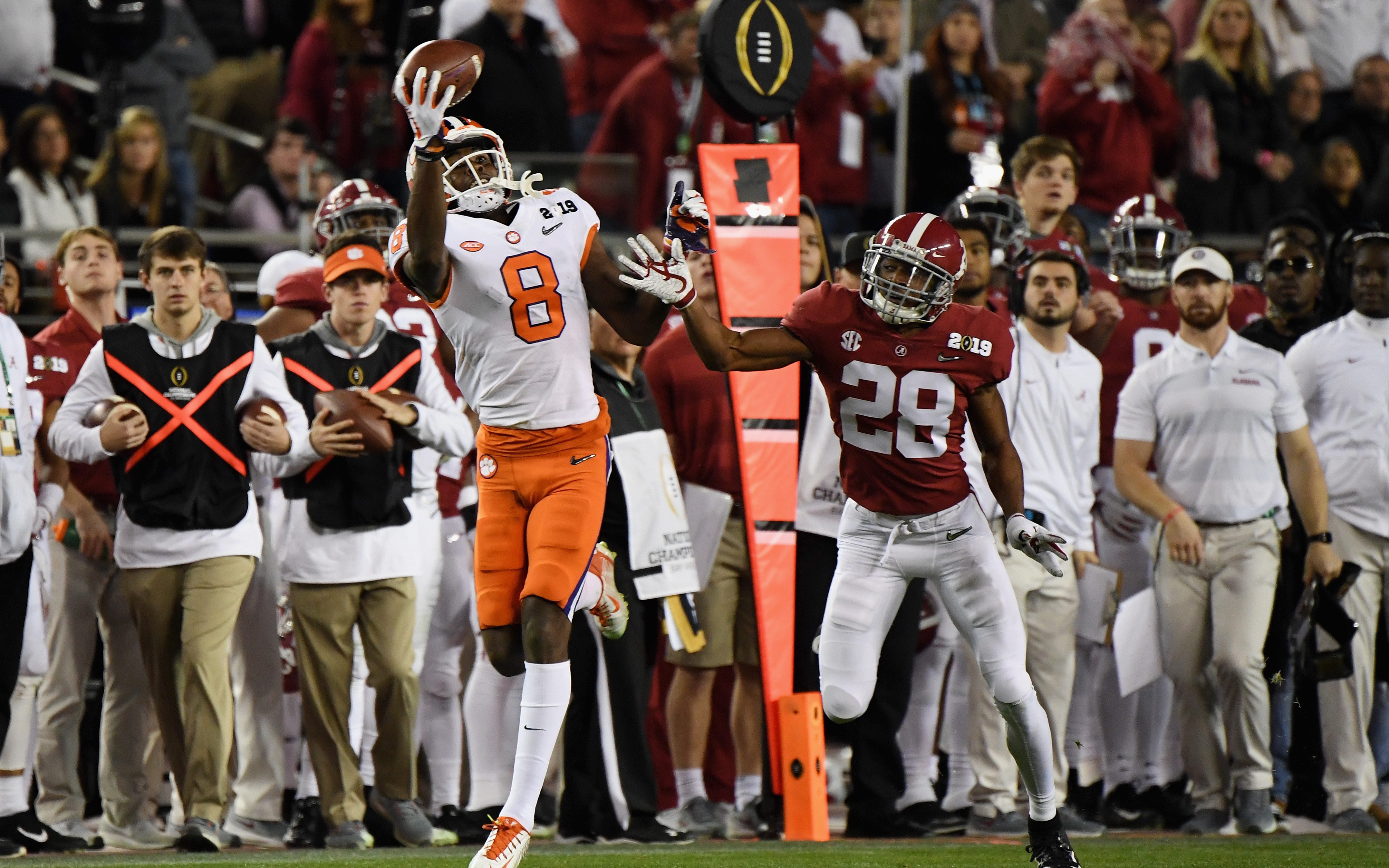 Clemson’s Justyn Ross Makes Unreal One-Handed Catch vs. Alabama (VIDEO