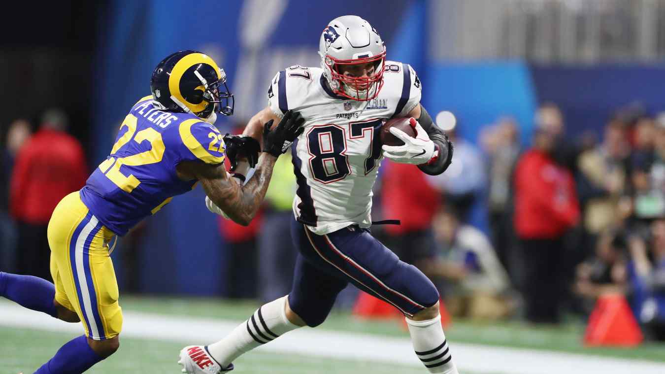 Rob Gronkowski’s Diving Catch Sets Up First Super Bowl TD (VIDEO