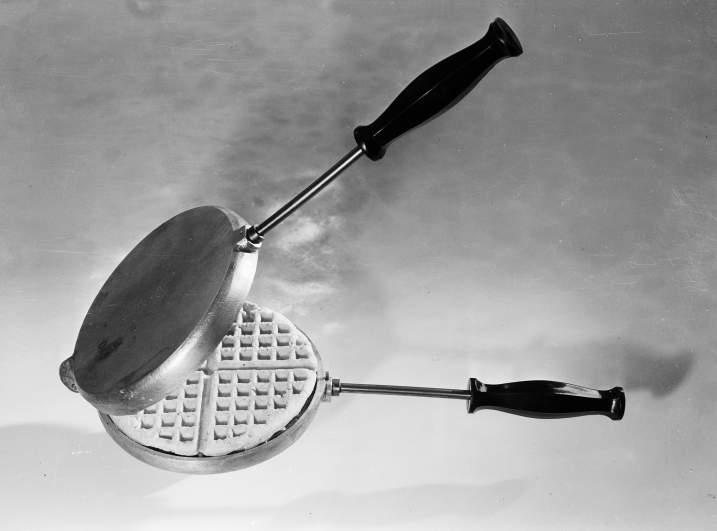 a waffle iron in 1947
