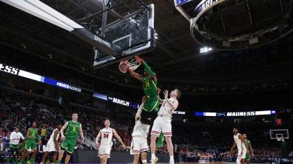 WATCH: Oregon’s Kenny Wooten Throws Down Monster Dunk After Huge Block