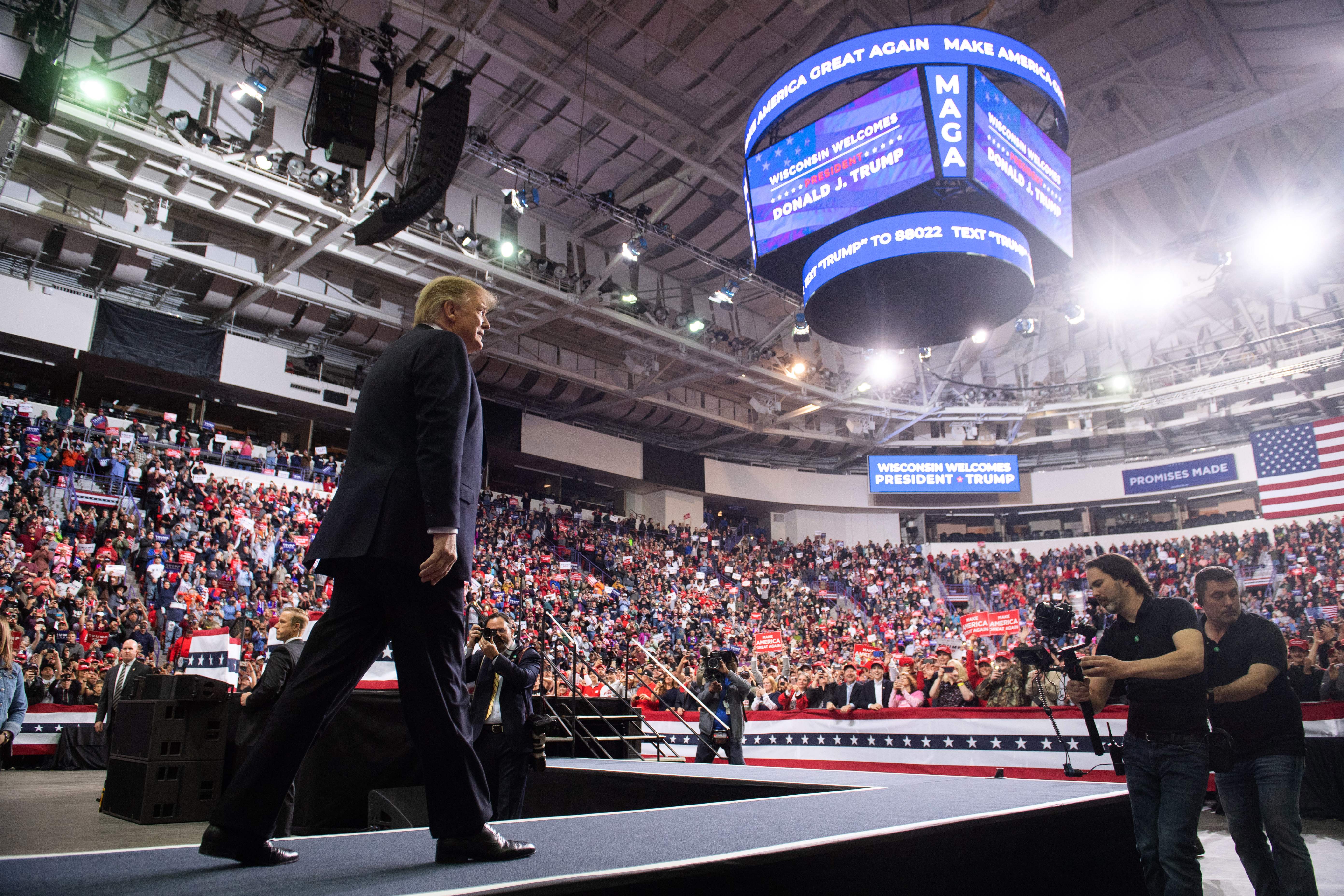 Trump’s Green Bay, WI Rally Crowd Size: How Many Attended? | Heavy.com