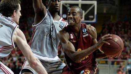 C.J. McCollum Parents & Family: 5 Fast Facts You Need to Know