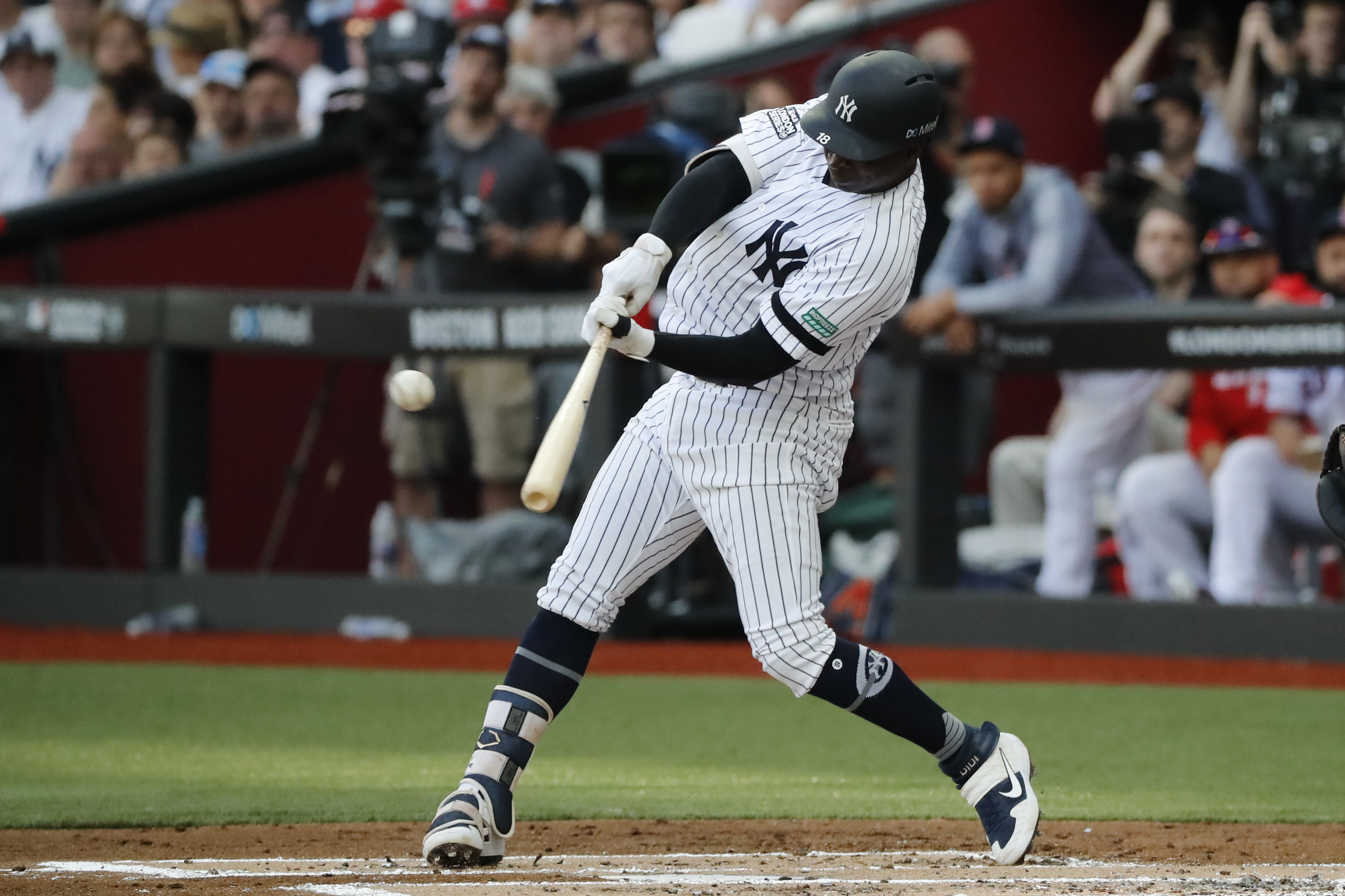 Yanks top Sox 17-13 in MLB Euro debut