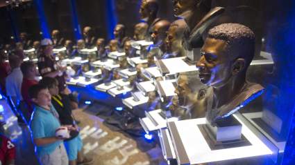 Eagles Rookies Head to Pro Football Hall of Fame in Canton