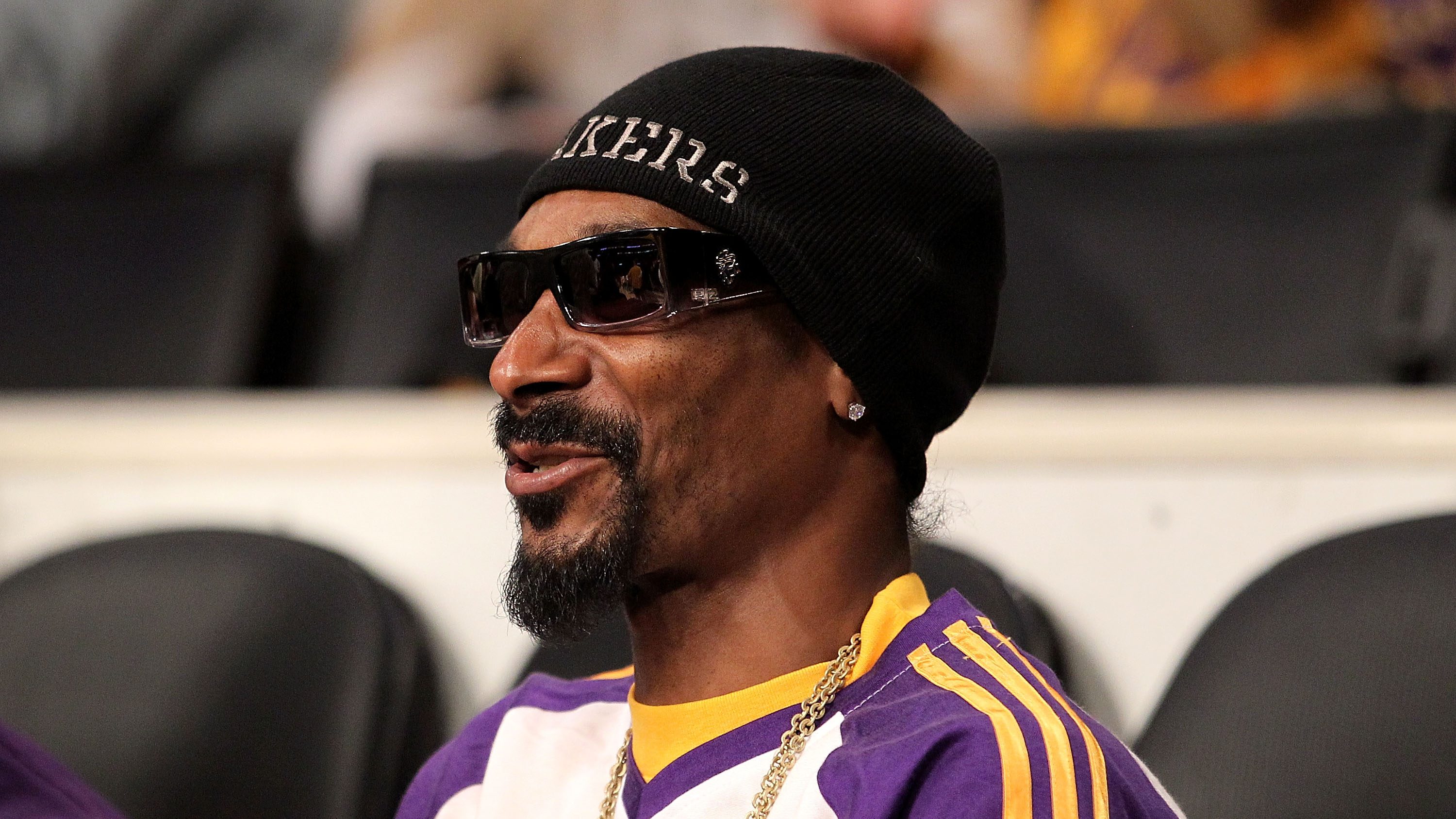 Snoop Dogg Pitches Kawhi Leonard To Sign With Lakers By Singing To Him