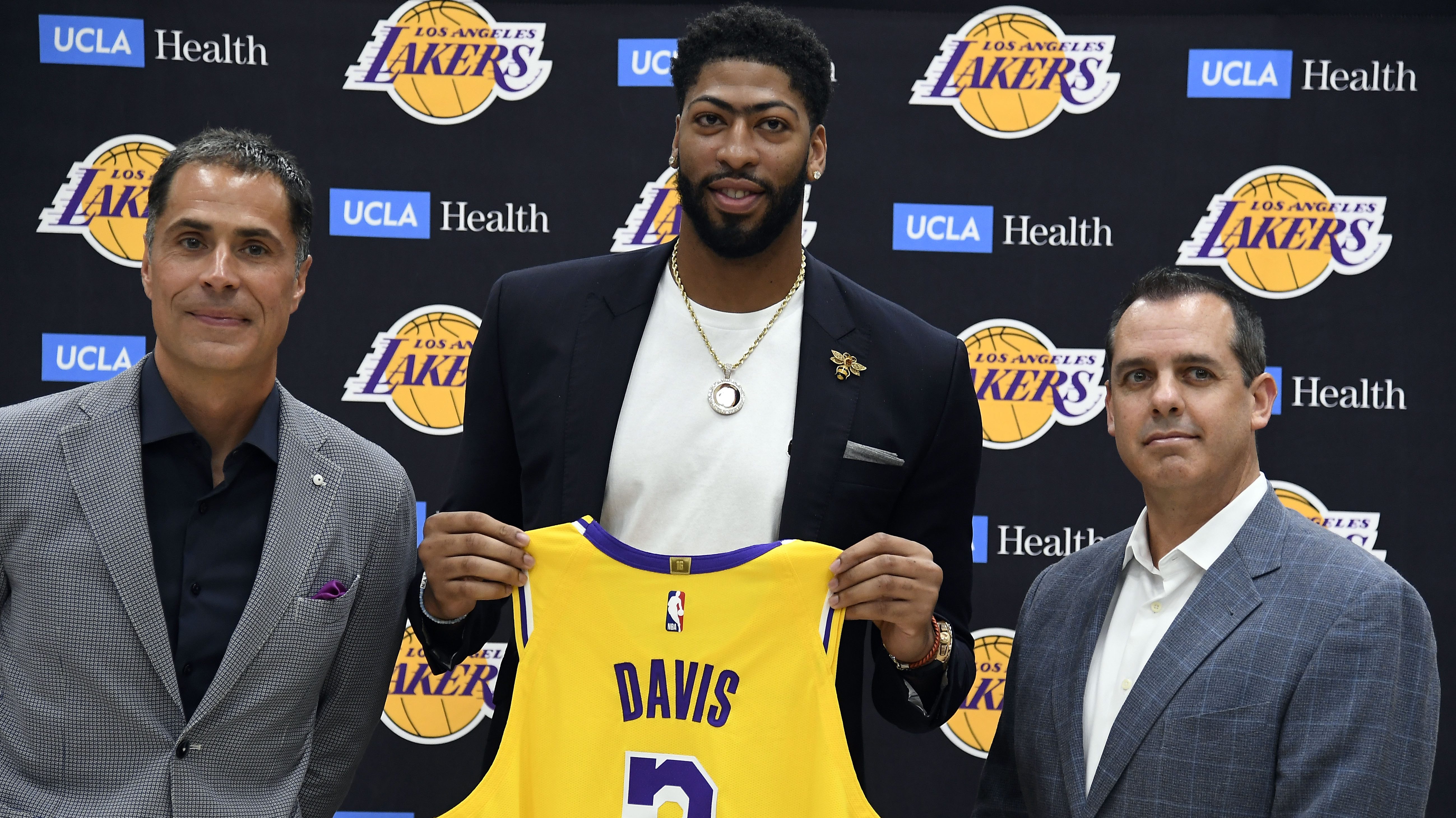 Anthony Davis Wears Lakers Uniform For First Time Look Heavy Com