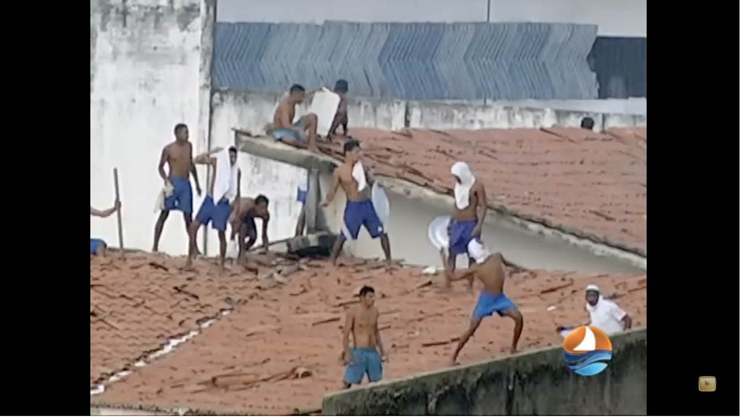 Brazil Jail Riot Leaves Over 50 Dead, 16 Decapitated [Photos] | Heavy.com