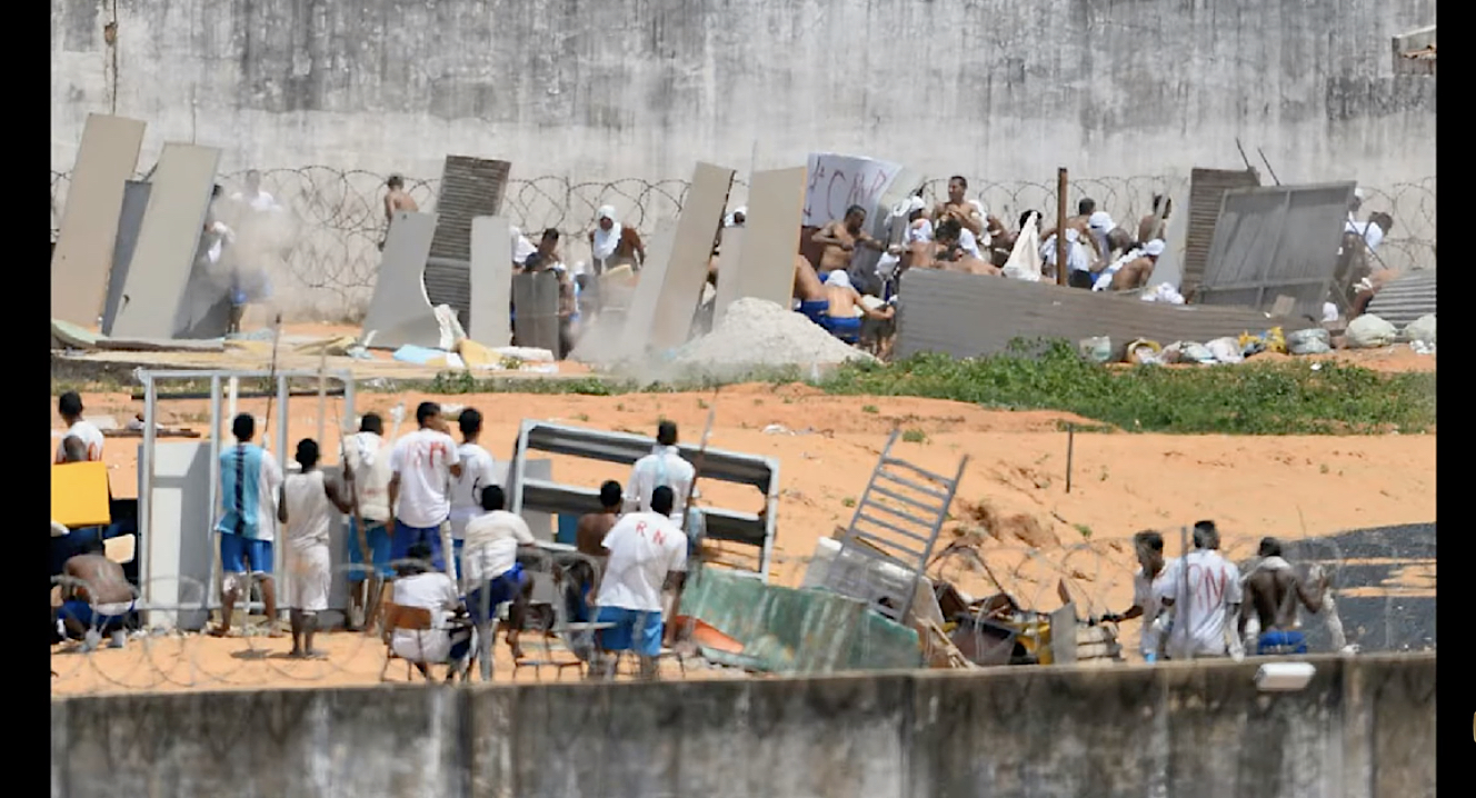 Brazil Jail Riot Leaves Over 50 Dead, 16 Decapitated [Photos] | Heavy.com