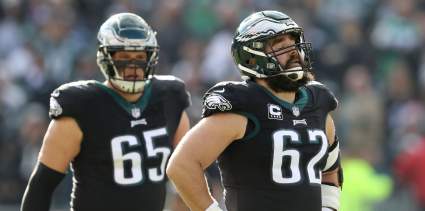 Jason Kelce Gives Emotional Tribute to Eagles Teammate: WATCH