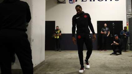 Lakers’ Updated NBA Title Odds Could Hint at Kawhi Leonard Decision