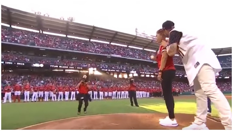 Tyler Skaggs' mom throws first pitch in Angels' 1st home game