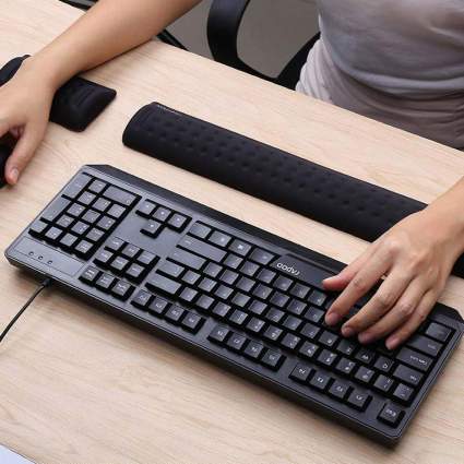 Aelfox Memory Foam Keyboard and Mouse Wrist Rests best desk gadgets