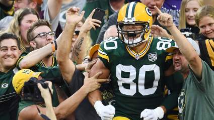 Jimmy Graham Leaves Packers Practice With Finger Injury [Report]