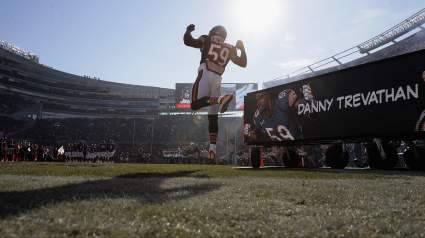 Bears Star Linebacker Leaves With Gruesome Arm Injury [WATCH]