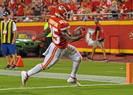 Kansas City Chiefs RB Makes Eye Popping Comments About Barry Sanders