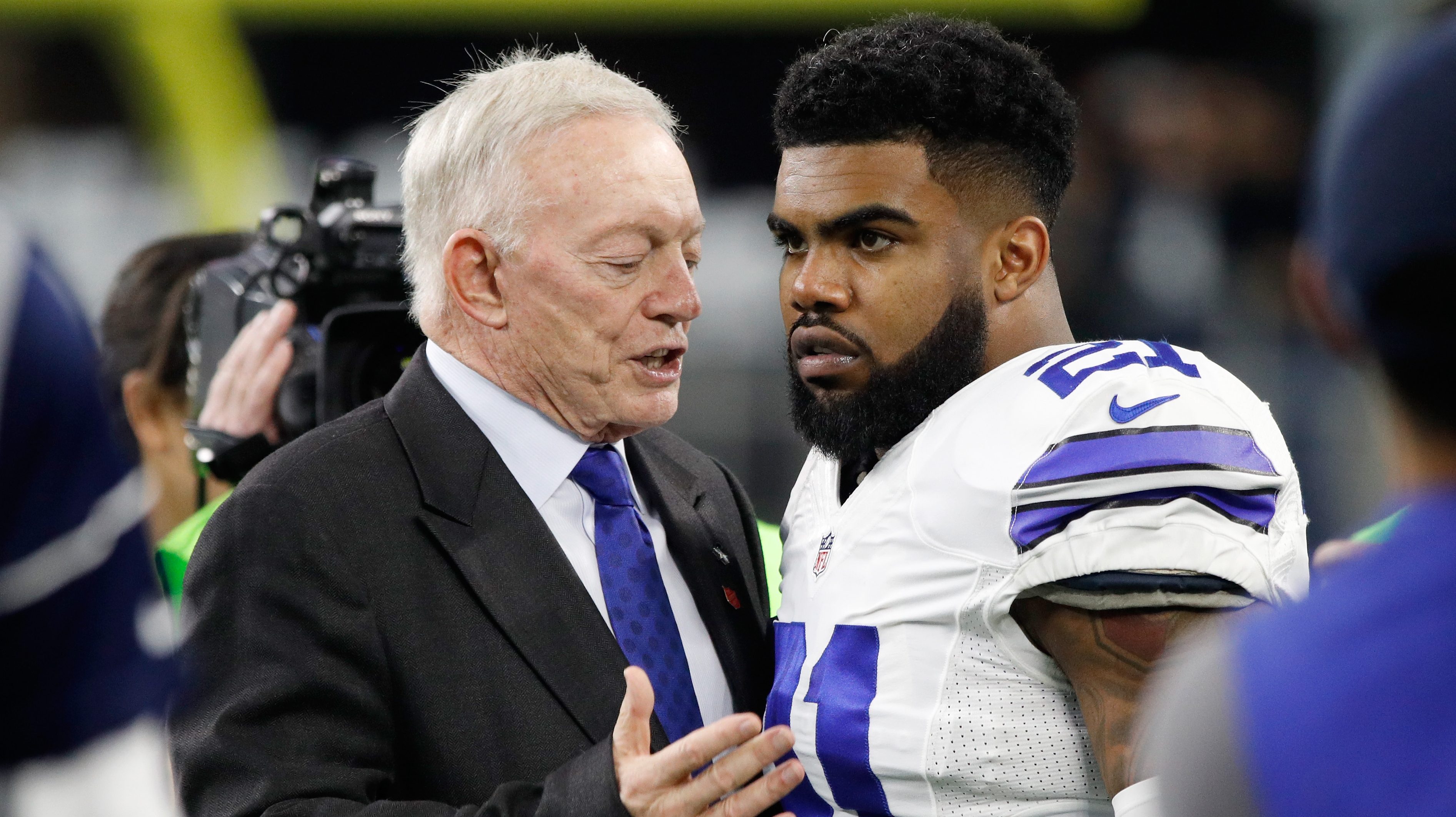 Look: Ezekiel Elliott Hints At Different Jersey Number - The Spun: What's  Trending In The Sports World Today