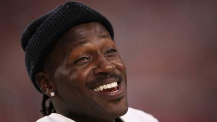 Patriots Sign Antonio Brown