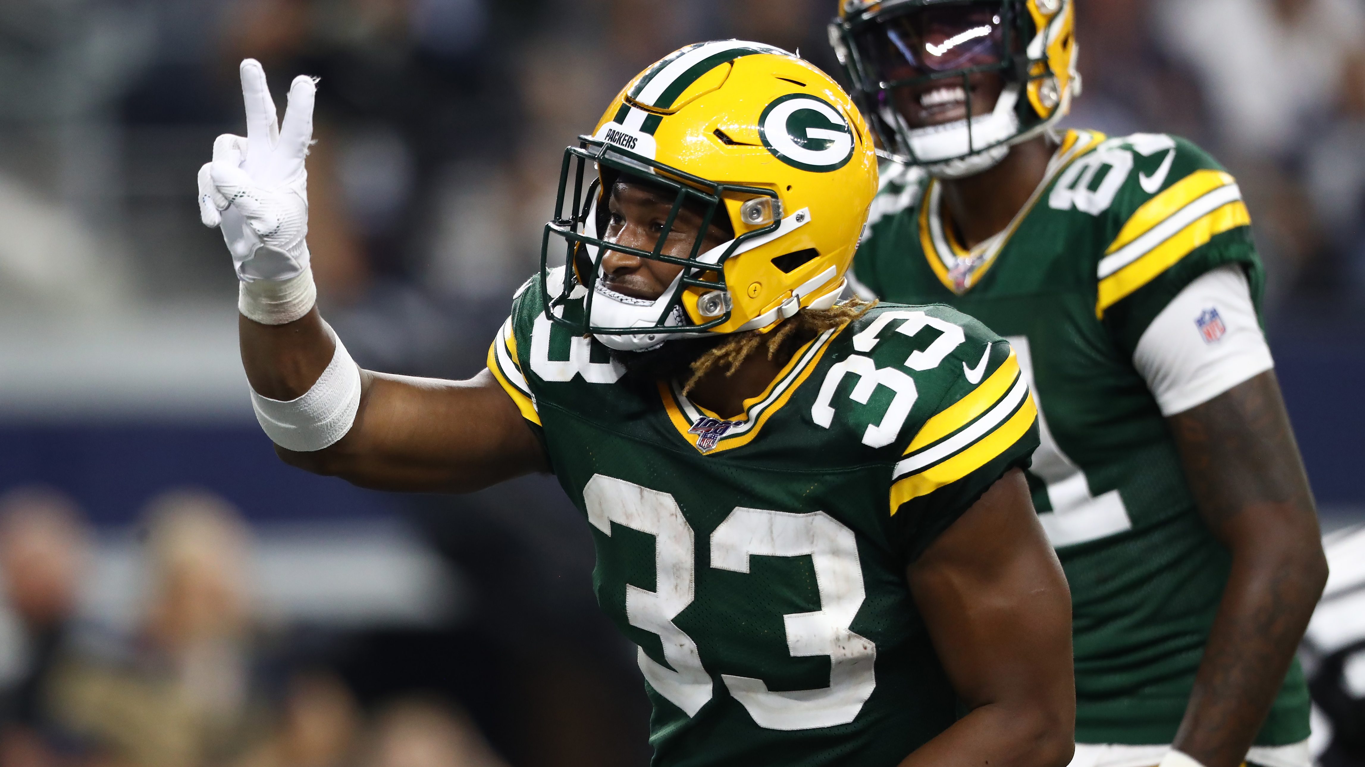 Aaron Jones Questionable to Return for Packers with Shoulder Injury