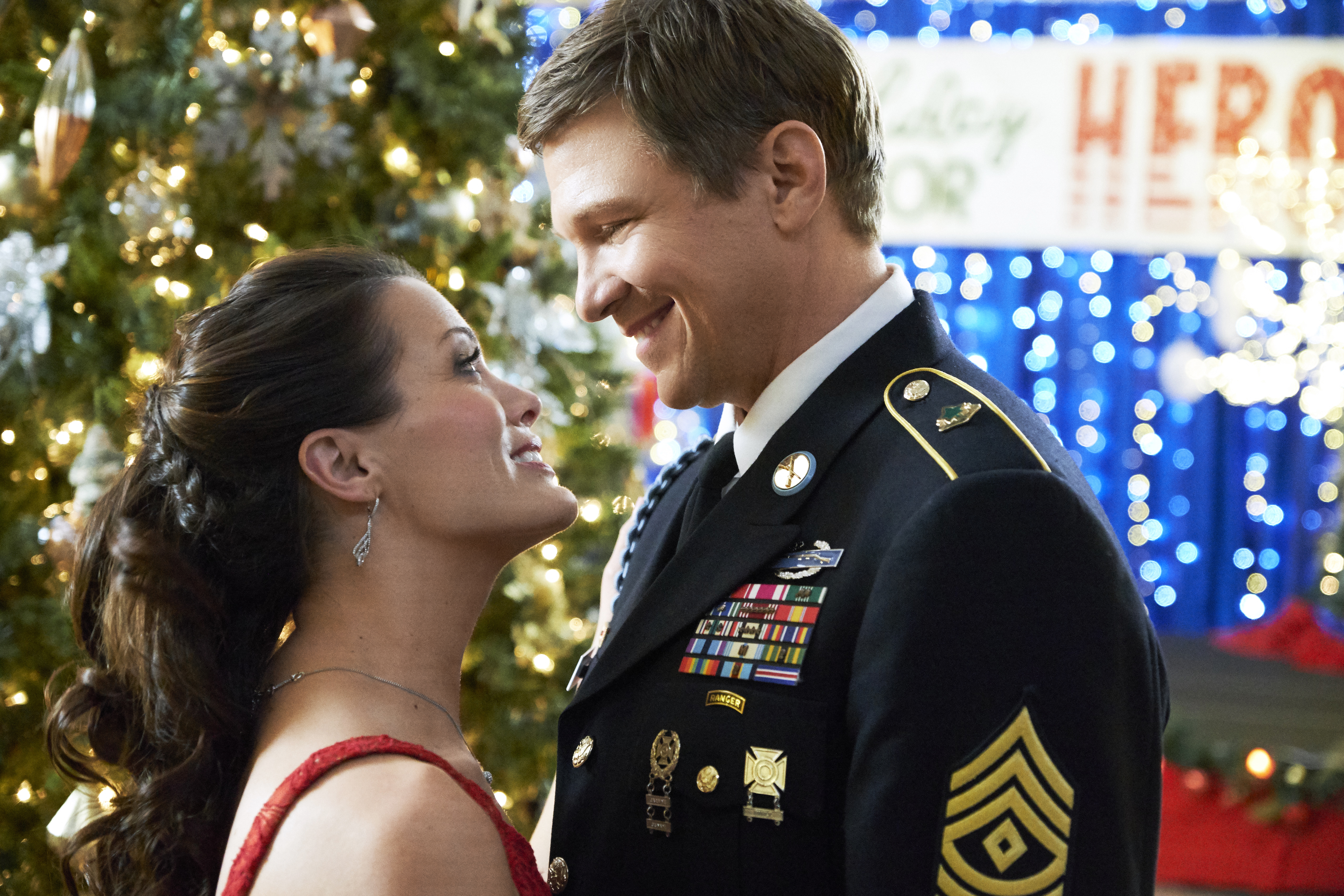 Hallmark S Holiday For Heroes Where Filmed Cast Photos   3042123 