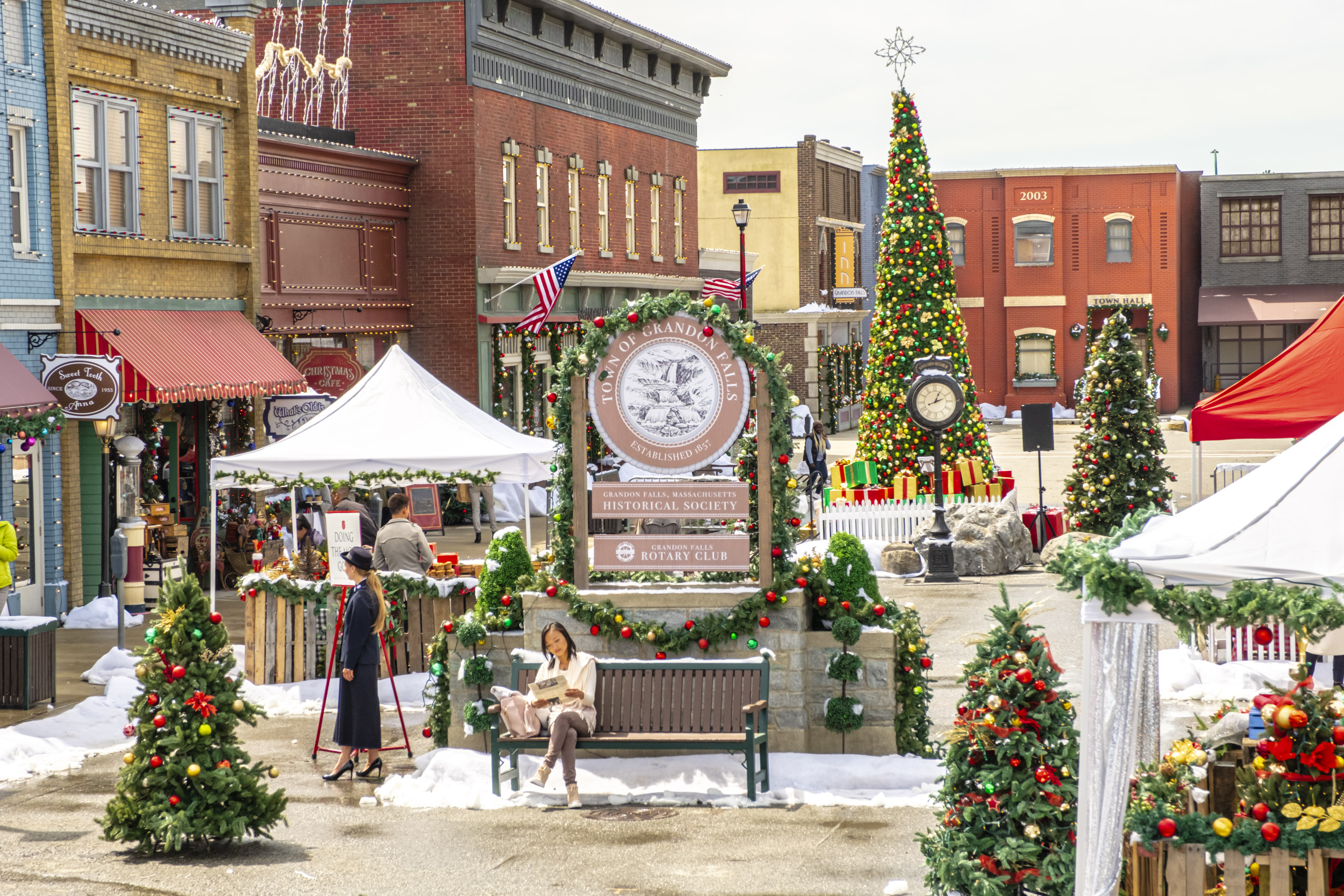 Hallmark’s Christmas Town: Where Filmed, Cast & Photos  Heavy.com