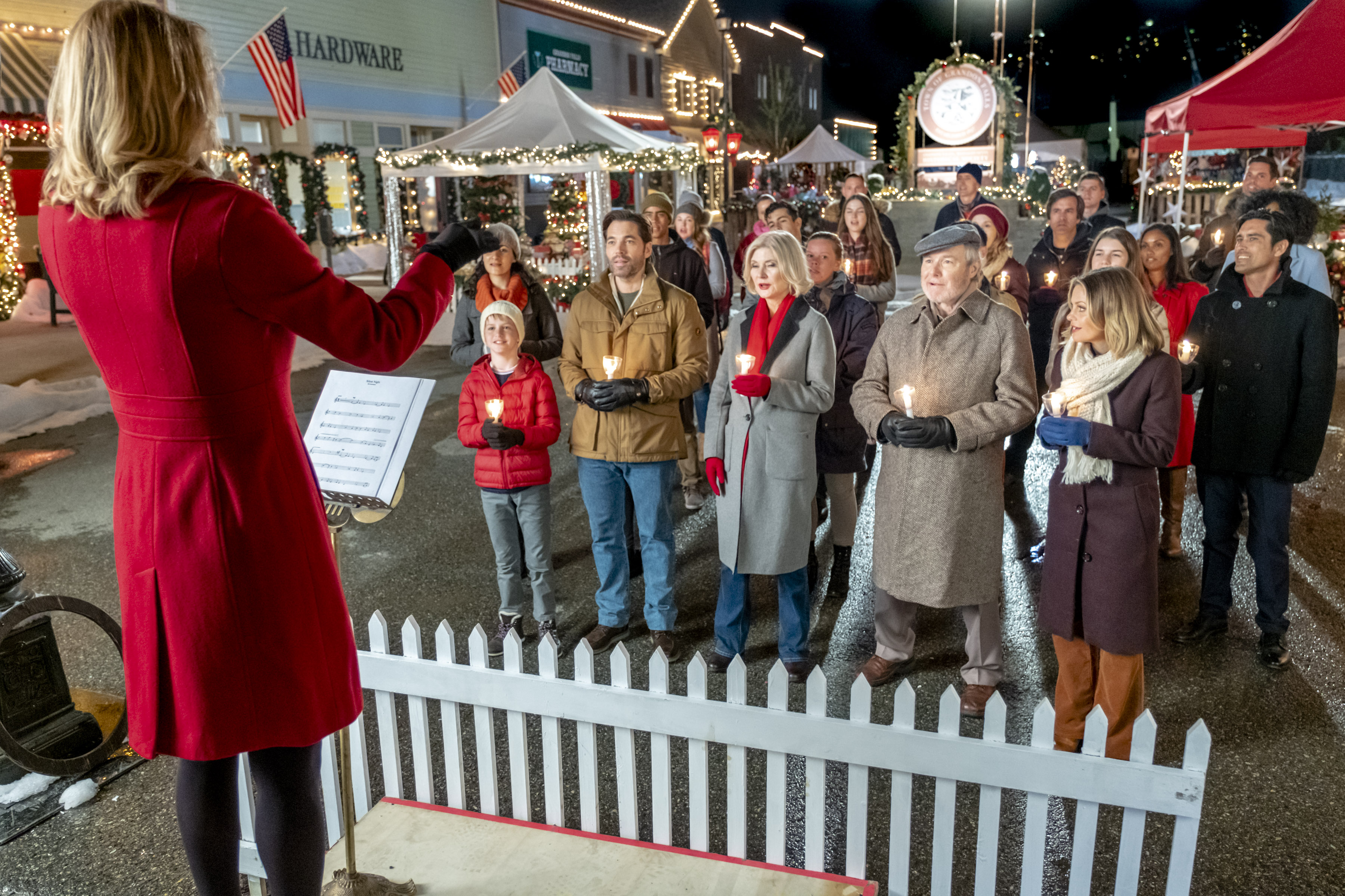 Hallmark’s Christmas Town: Where Filmed, Cast & Photos  Heavy.com